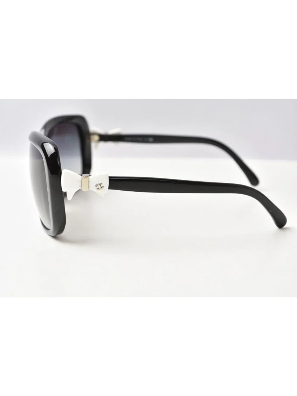 Chanel Sunglasses Eyewear CC Logo Ribbon Motif White Black Acetate